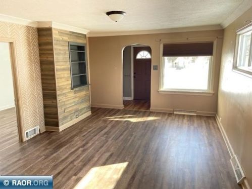 2903 4th Ave, Hibbing, MN 55746-2038