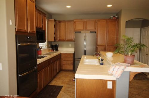 5823 Spice St, Lancaster CA  93536-2348 exterior