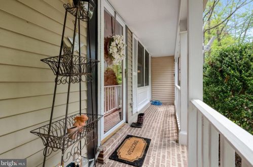 10902 Barton Hill Ct, Herndon VA  20191-5000 exterior
