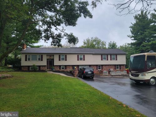 527 Springfield Rd, Lees Cross Roads, PA 17257-9750
