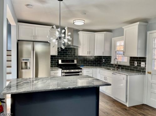 6 Sweetwood Ct, Parsippany NJ  07054-2318 exterior