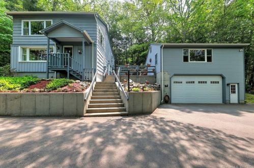 6 Birch Trl, Upper Stepney, CT 06468-2927