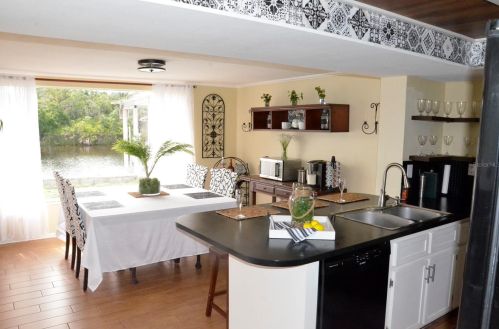 1254 Chancellor Dr, Tarpon Springs FL 34690-6460 exterior