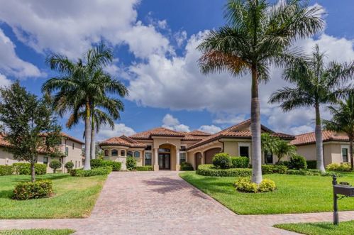 3273 Runaway Ln, Naples, FL 34114-8465