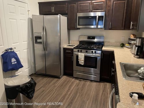 135 Sophee Ln, Lakewood, NJ 08701-6285