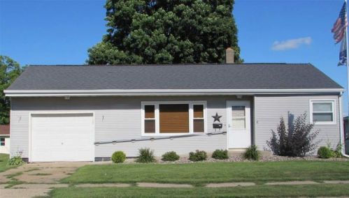 945 Jackson St, Fennimore, WI 53809-1731