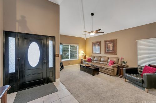 17908 Vista Ct, Santa Clarita, CA 91387-4267