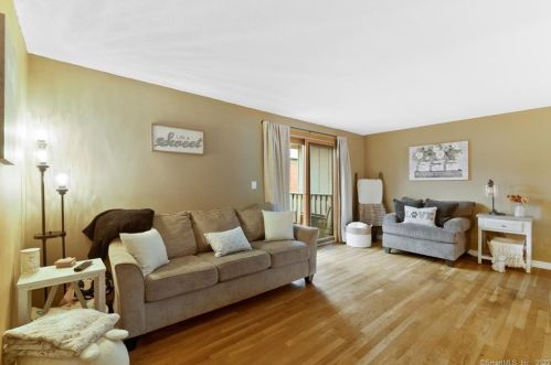 179 Trolley Crossing Ln, Middletown, CT 06457-5851