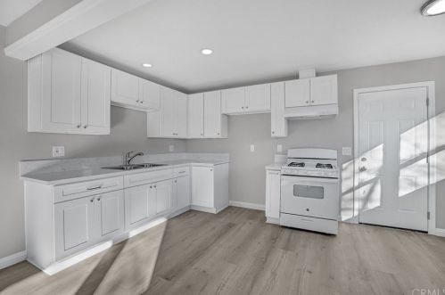 561 Royal Ave, Simi Valley CA  93065-4246 exterior