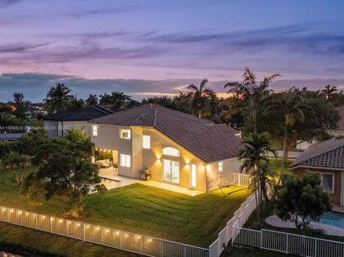 3761 144th Ave, Hollywood FL  33027-3785 exterior