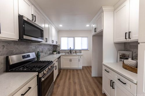 618 Roosevelt Rd, Redlands CA  92374-6256 exterior