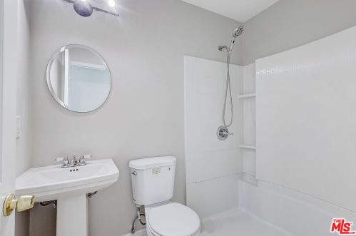 4613 Dunrobin Ave, Lakewood CA  90713-2527 exterior