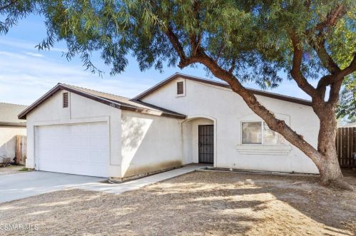 6306 Straub Ln, Bakersfield, CA 93307-7091