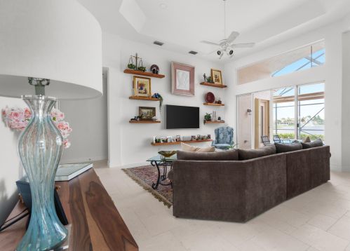 6806 Fiji Cir, Boynton Beach FL  33437-7022 exterior