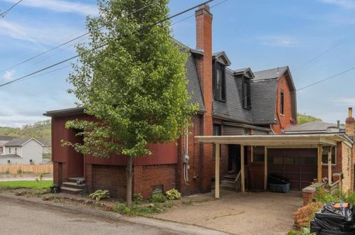 2620 10th Ave, Beaver Falls PA  15010-3711 exterior