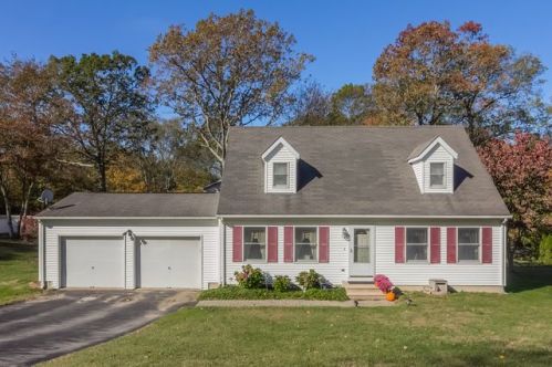 4 Tory Dr, Uncasville, CT 06382-1142