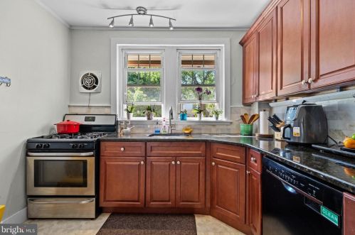 37 Hillcrest Ave, Camden NJ  08108-1318 exterior