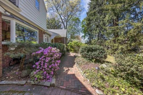 140 Cedar Ln, Closter, NJ 07624-1057
