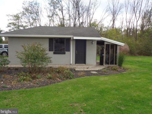 570 Zion Rd, Carlisle PA  17015-7111 exterior