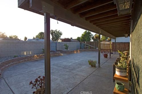 6001 Stone Bridge Ln, Bakersfield CA  93313-3386 exterior