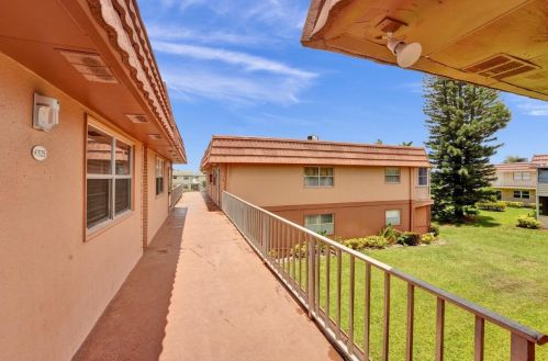 525 Saxony K, Delray Beach FL  33446-1040 exterior