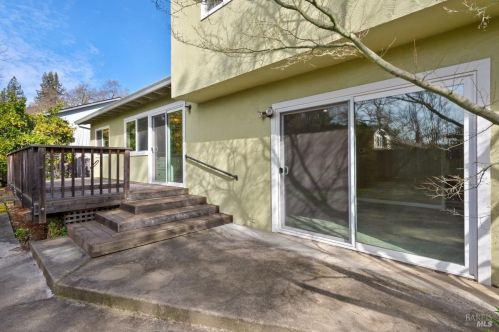 527 San Juan St, Santa Rosa CA  95409-2802 exterior