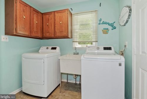 1311 Cold Harbor Ct, Herndon VA 20170-2018 exterior