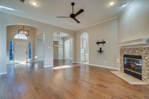 713 Sierra Ln, Lewisville TX  75028-7186 exterior