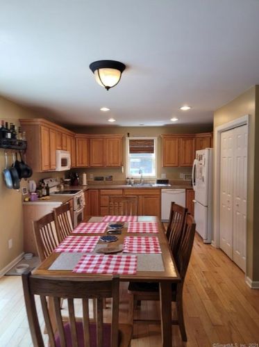 563 Cedar Mountain Rd, Litchfield CT  06787-2060 exterior