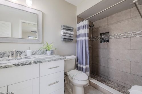 1121 47 Ter, Cape Coral FL  33914-7370 exterior