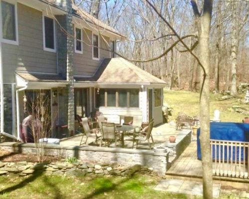 128 Pound Rd, Cumberland RI  02864-2704 exterior