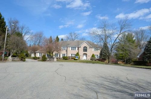 40 Pine Rd, Allendale, NJ 07401-1344
