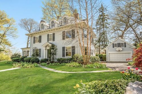 3 Roxbury Rd, Scarsdale, NY 10583-2754
