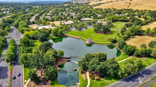 1000 Souza Dr, Folsom CA  95762-7550 exterior