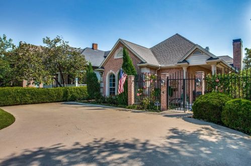 1313 Belle Pl, Fort Worth, TX 76107-3360