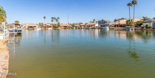 1833 Willow Tree Ct, Gilbert AZ  85234-4933 exterior