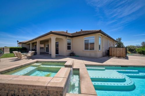 3959 Skyhawk Ln, Vacaville CA  95688-9516 exterior