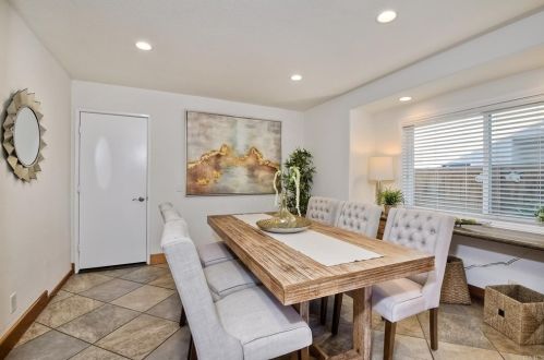 2136 Madiera Dr, Oceanside CA 92056-6331 exterior