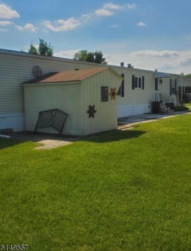 14 Caroline Dr, Belvidere NJ  07823-2849 exterior