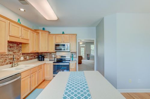 160 Fair Sailing Rd, Mount Pleasant SC  29466-8158 exterior