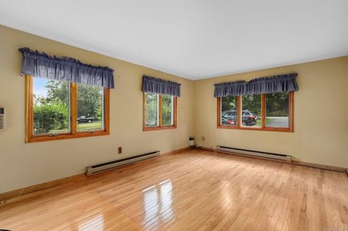 2732 Old Yorktown Rd, Yorktown Hgts NY  10598-3140 exterior