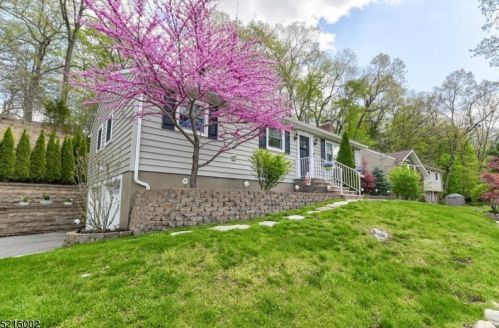 25 Cedar Rd, Skyline Lakes NJ  07456-1811 exterior