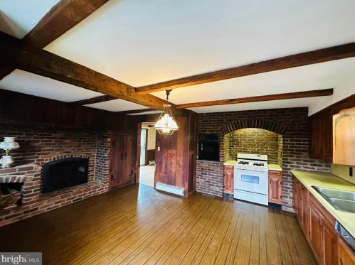 201 Sharpless Dr, Wilmington DE  19803-2507 exterior