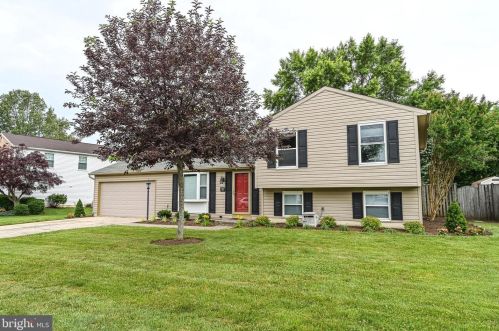 13002 New Parkland Dr, Herndon, VA 20171-2647