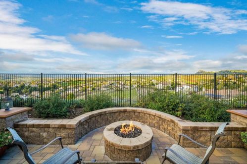 1050 Straightaway Ct, Oceanside CA  92057-1949 exterior