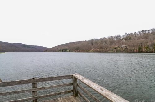 75 Candle Hill Rd, Danbury CT  06812-2412 exterior