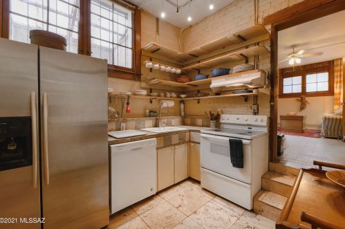 309 1 St, Tucson AZ 85705-7818 exterior