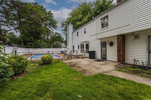 292 Parkside Ave, Miller Place NY  11764-3521 exterior