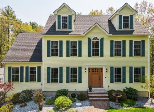 39 Whittier St, Newton, NH 03858-3529