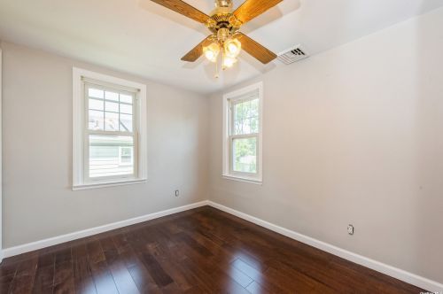 200 1st Ave, New Hyde Park NY  11040-4809 exterior
